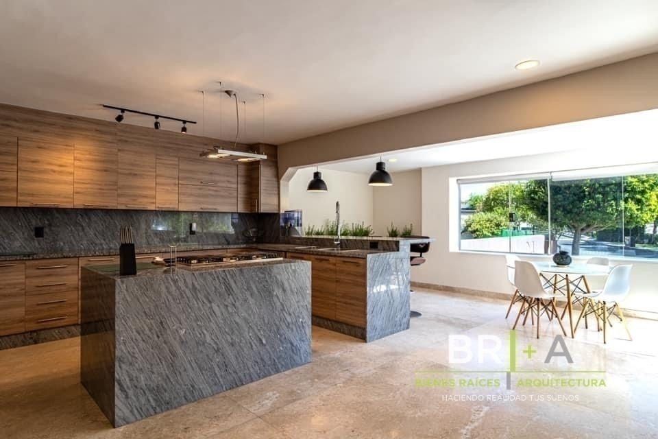 Casa En Venta Con Jardín En Lomas Country Club