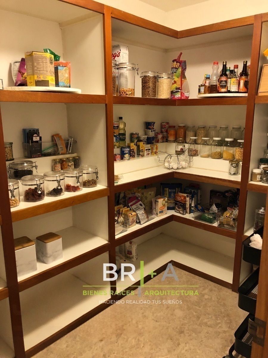Casa En Venta Con Jardín En Lomas Country Club