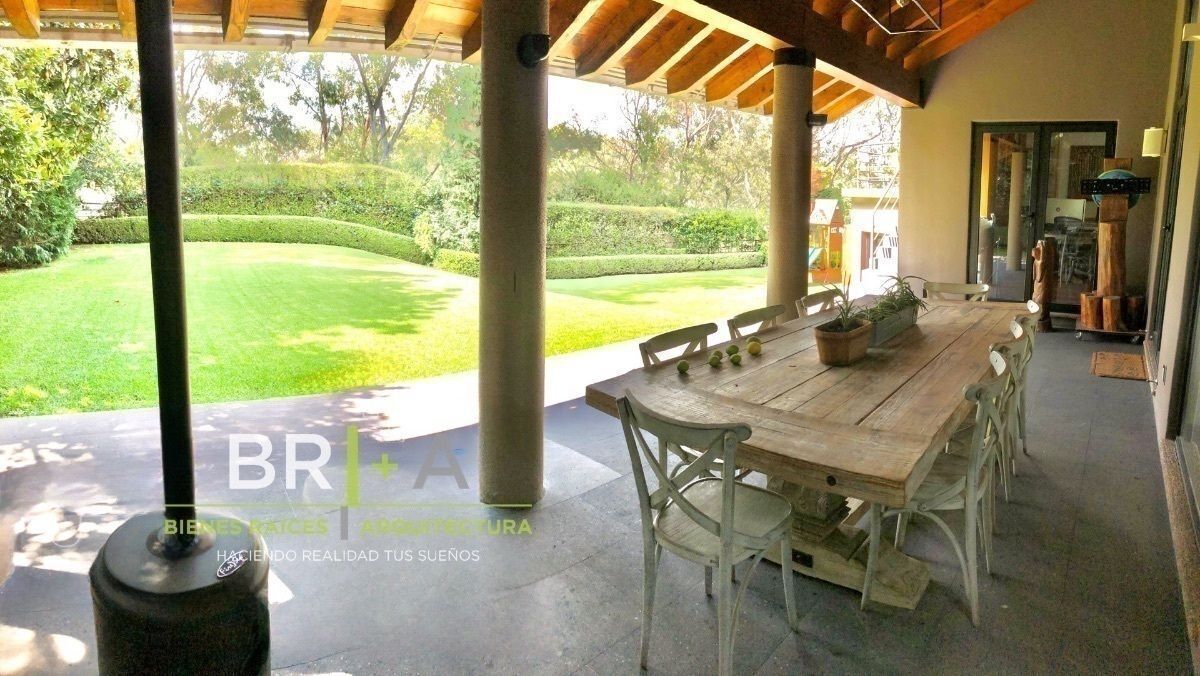 Casa En Venta Con Jardín En Lomas Country Club