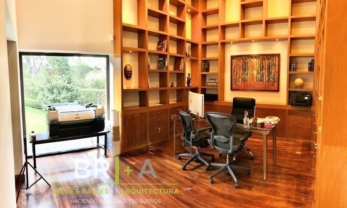 Casa En Venta Con Jardín En Lomas Country Club