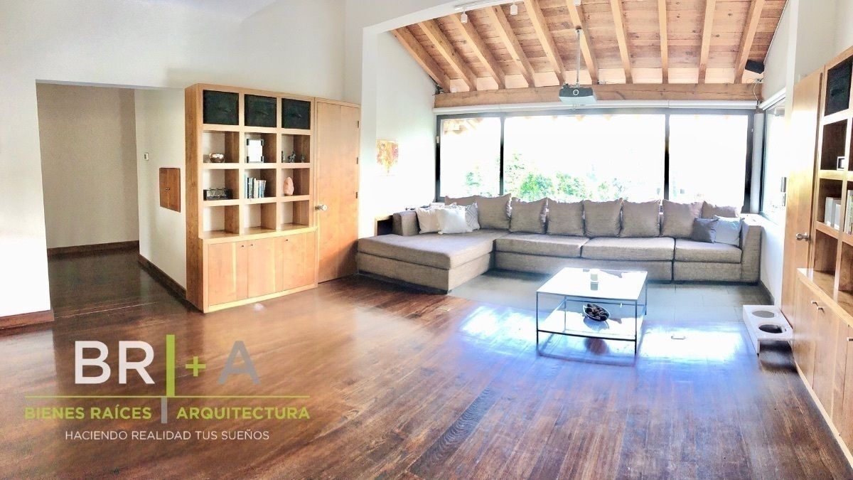 Casa En Venta Con Jardín En Lomas Country Club