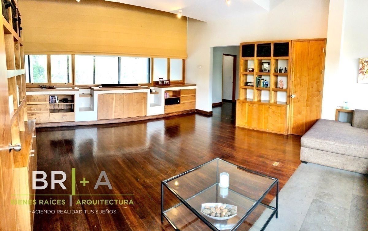 Casa En Venta Con Jardín En Lomas Country Club