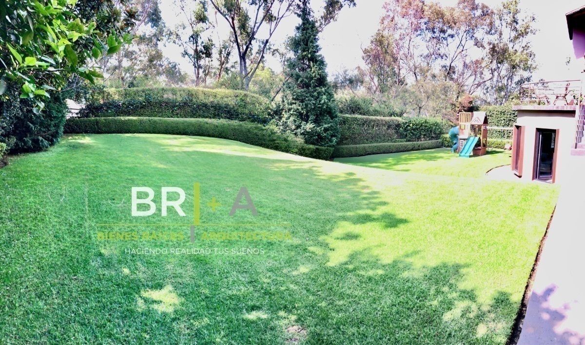 Casa En Venta Con Jardín En Lomas Country Club