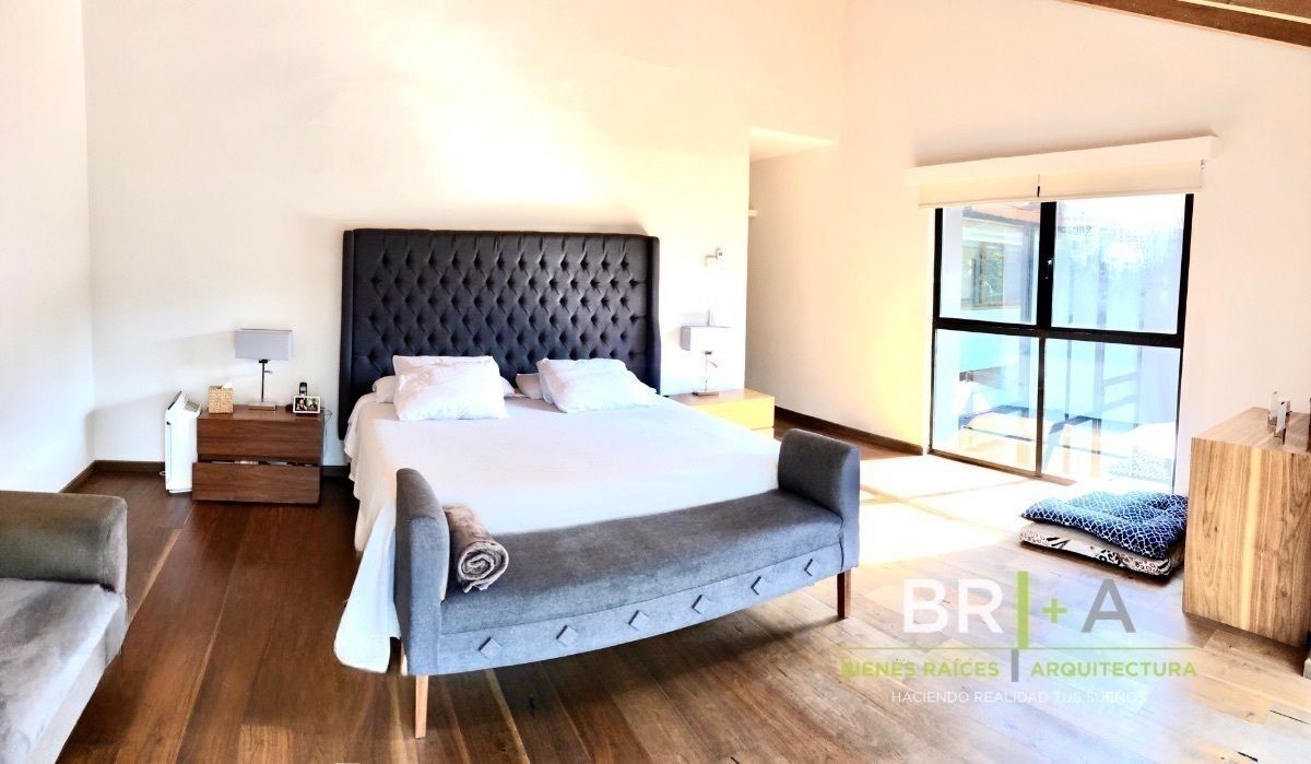 Casa En Venta Con Jardín En Lomas Country Club