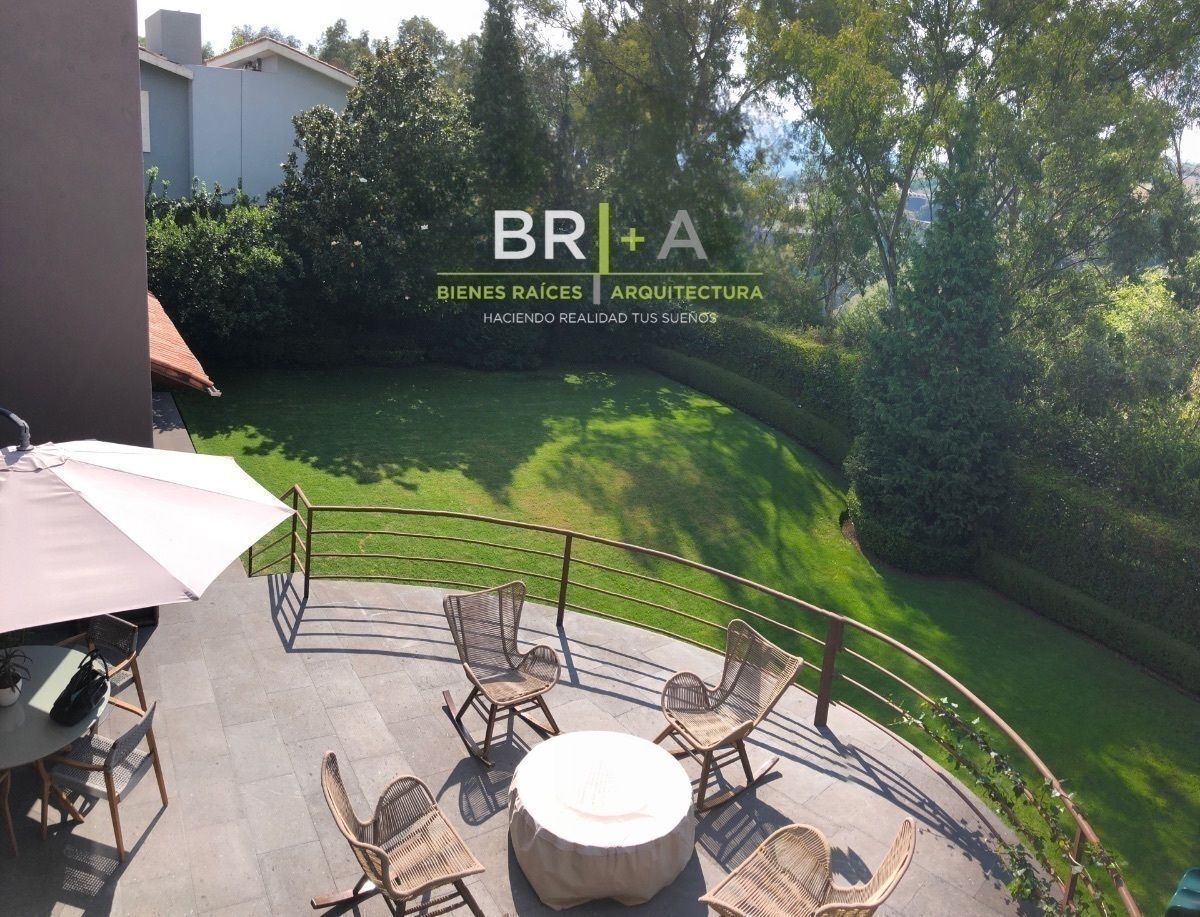 Casa En Venta Con Jardín En Lomas Country Club
