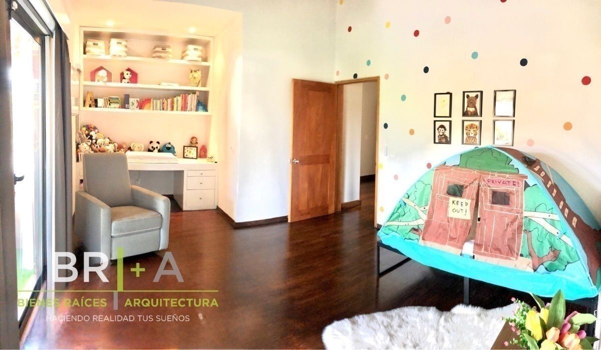 Casa En Venta Con Jardín En Lomas Country Club