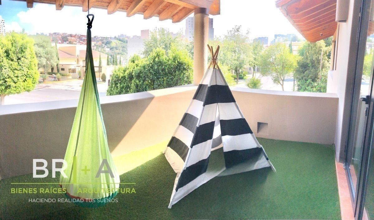 Casa En Venta Con Jardín En Lomas Country Club