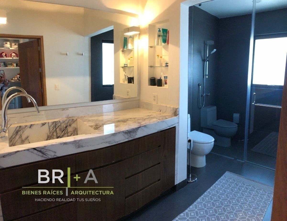 Casa En Venta Con Jardín En Lomas Country Club