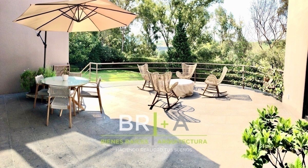Casa En Venta Con Jardín En Lomas Country Club