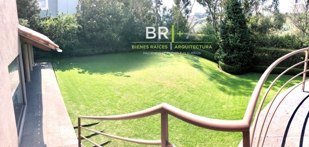 Casa En Venta Con Jardín En Lomas Country Club