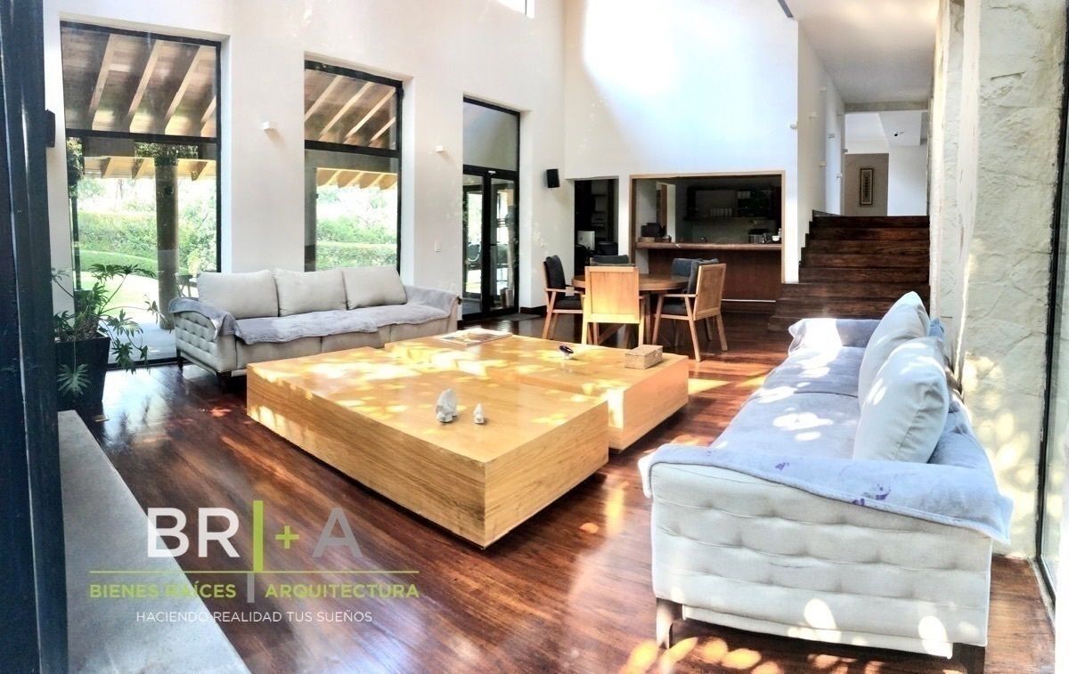 Casa En Venta Con Jardín En Lomas Country Club