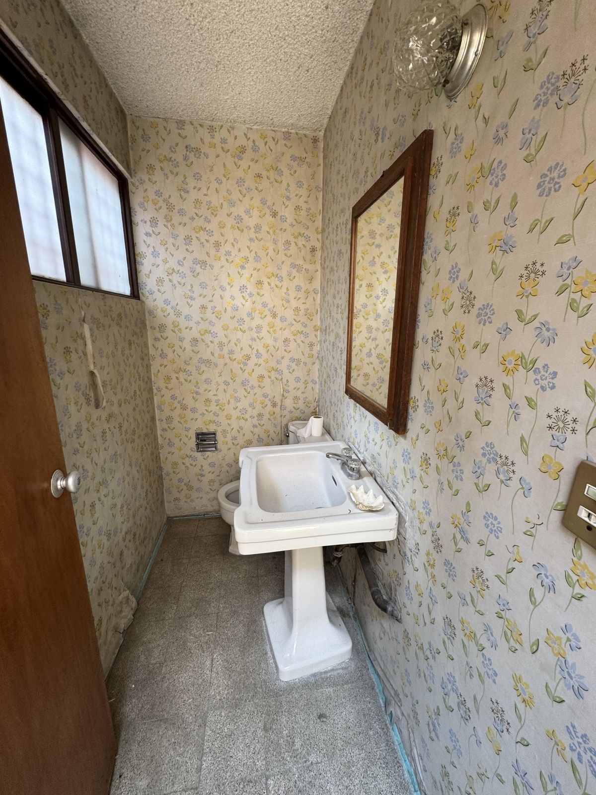Casa para remodelar en calle arbolada en San Ángel Inn