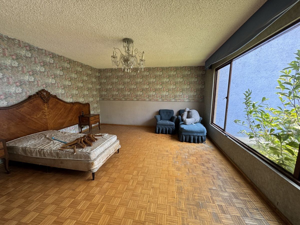 Casa para remodelar en calle arbolada en San Ángel Inn