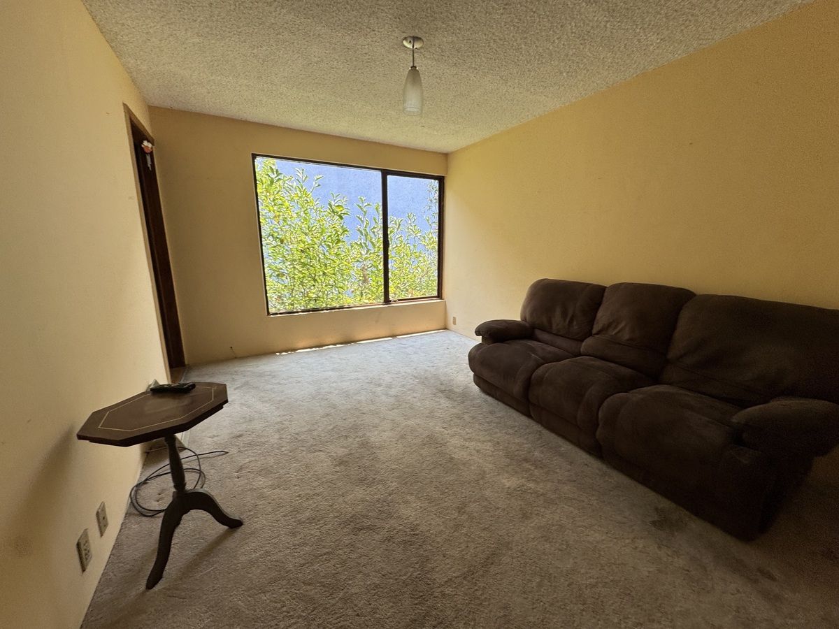 Casa para remodelar en calle arbolada en San Ángel Inn