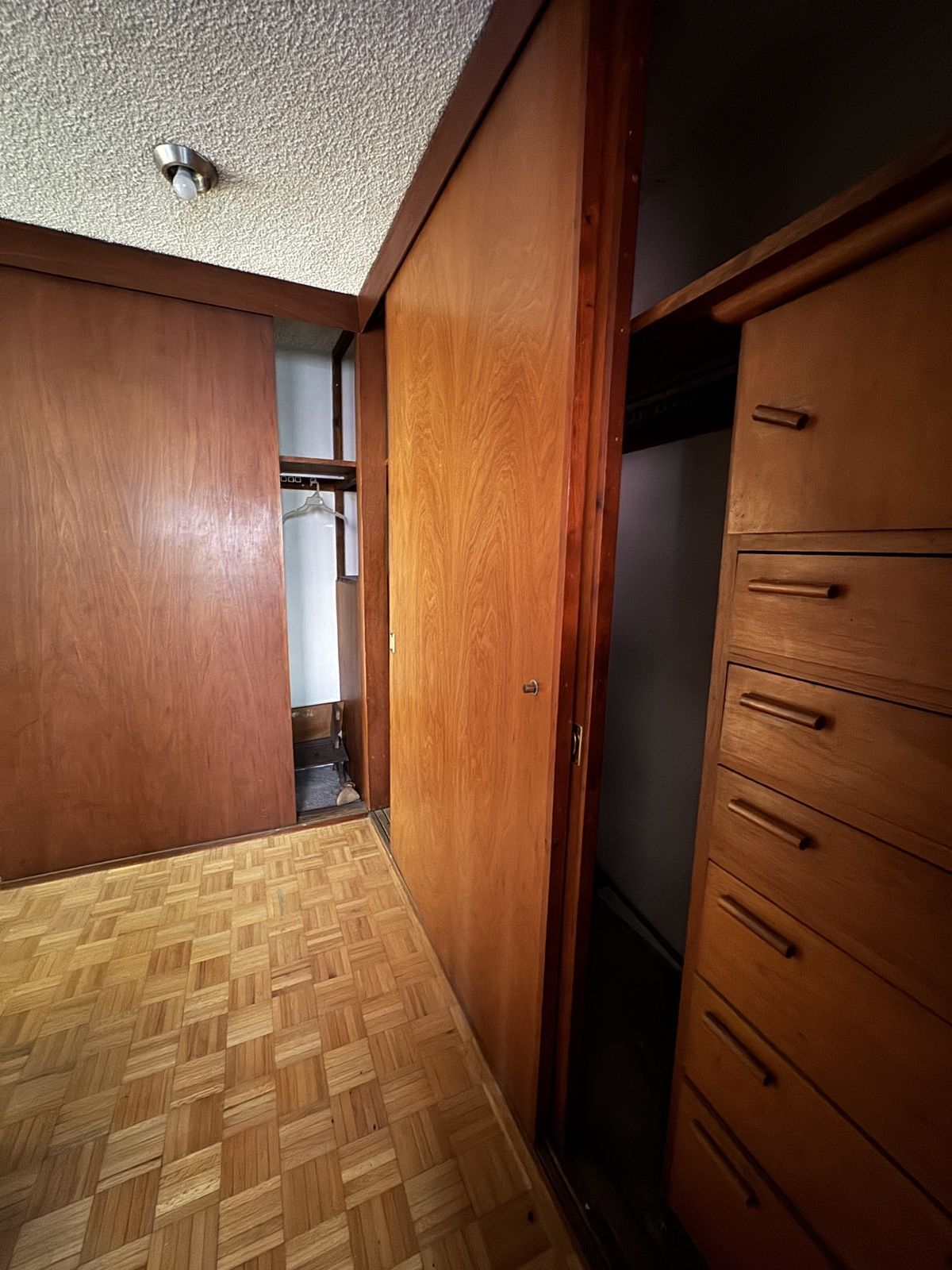 Casa para remodelar en calle arbolada en San Ángel Inn