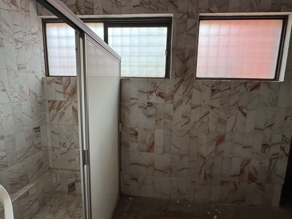 Casa para remodelar en calle arbolada en San Ángel Inn