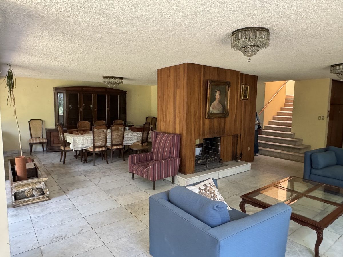 Casa para remodelar en calle arbolada en San Ángel Inn