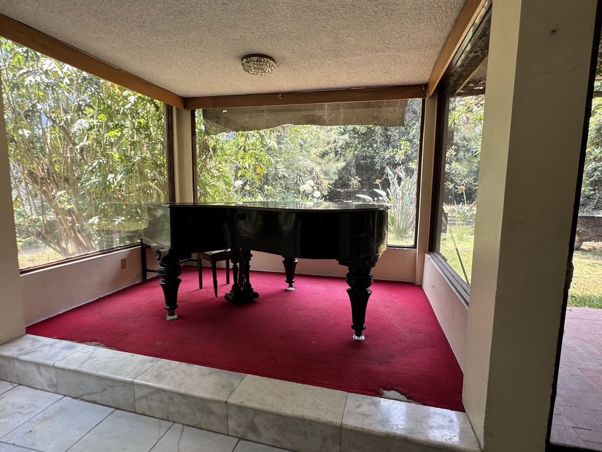 Casa para remodelar en calle arbolada en San Ángel Inn