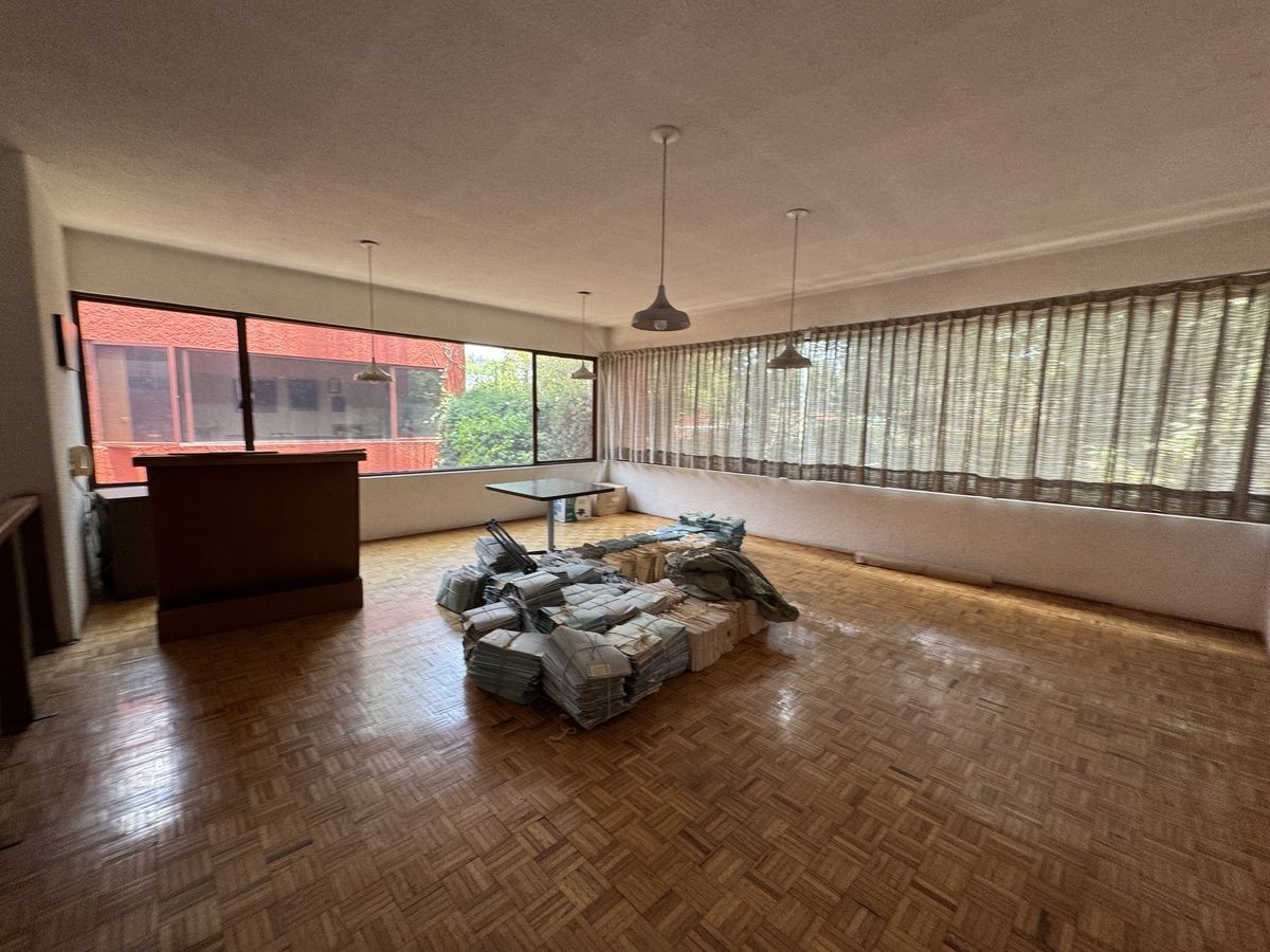 Casa para remodelar en calle arbolada en San Ángel Inn