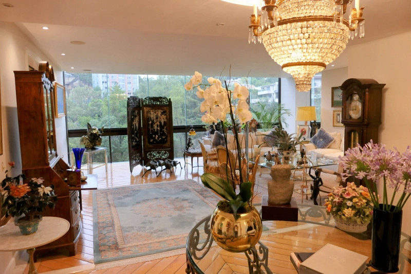Departamento clásico junto al bosque en VENTA, un refugio de arte, luz y naturaleza en las Lomas, Ciudad de México