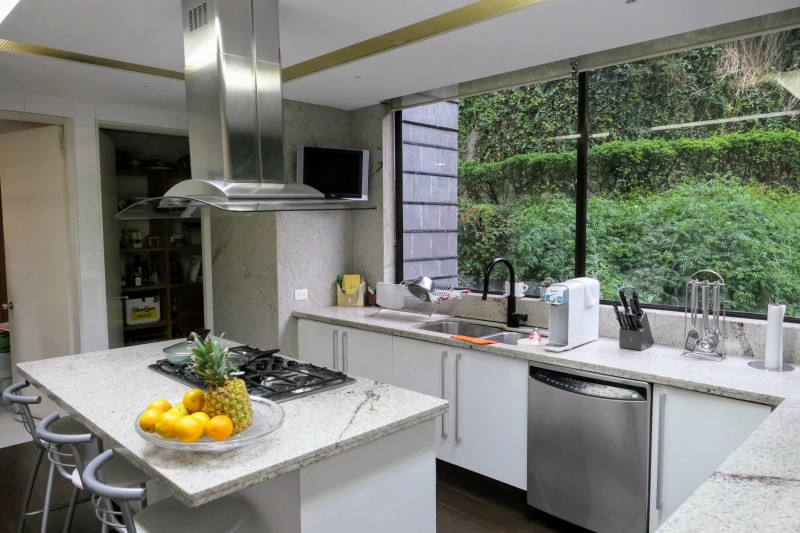 Departamento Clásico Junto Al Bosque En VENTA, Un Refugio De Arte, Luz Y Naturaleza En Las Lomas, Ciudad De México