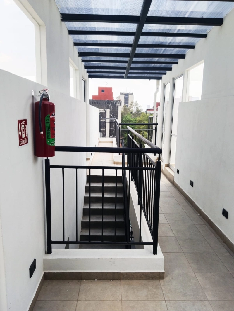 Renta Departamento Con Roof Común  Muy Cerca Del Metro Tlatelolco Y Metro Bus Guerrero 