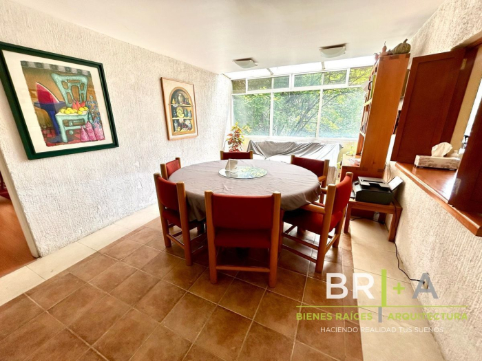 Casa En Venta En Calle Con Jardin Y  Vigilancia En Bosques De La Herradura