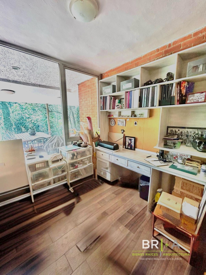 Casa En Venta En Calle Con Jardin Y  Vigilancia En Bosques De La Herradura