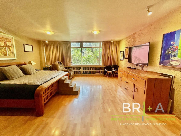 Casa En Venta En Calle Con Jardin Y  Vigilancia En Bosques De La Herradura
