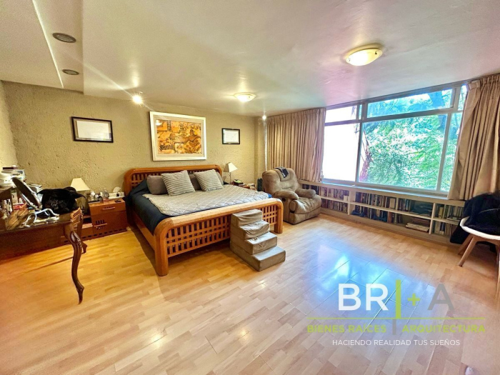 Casa En Venta En Calle Con Jardin Y  Vigilancia En Bosques De La Herradura