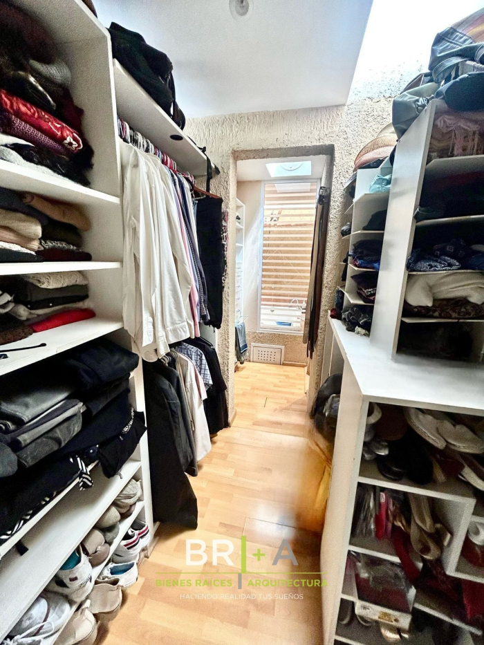 Casa En Venta En Calle Con Jardin Y  Vigilancia En Bosques De La Herradura