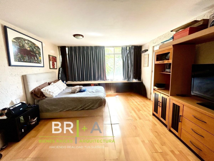 Casa En Venta En Calle Con Jardin Y  Vigilancia En Bosques De La Herradura