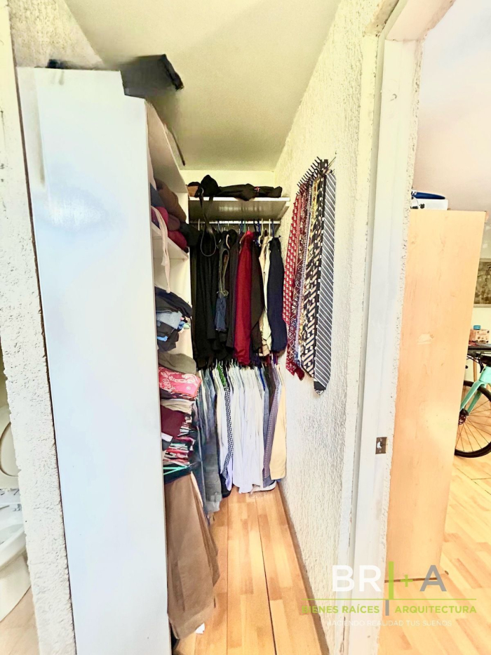 Casa En Venta En Calle Con Jardin Y  Vigilancia En Bosques De La Herradura