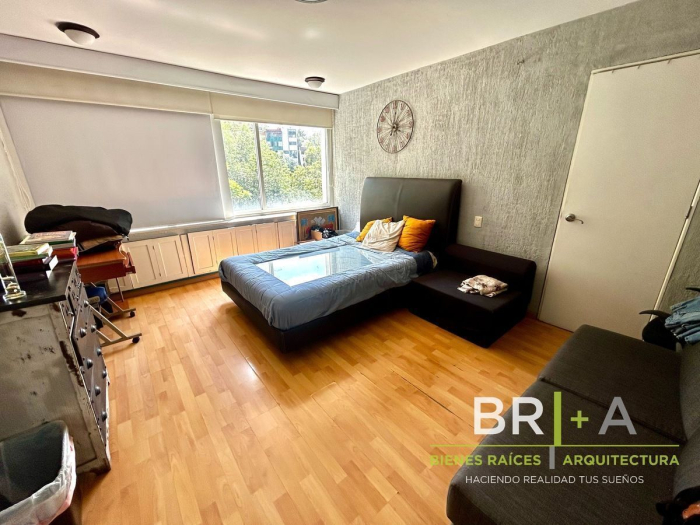 Casa En Venta En Calle Con Jardin Y  Vigilancia En Bosques De La Herradura