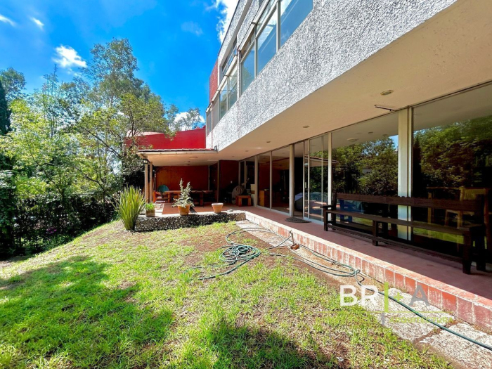 Casa En Venta En Calle Con Jardin Y  Vigilancia En Bosques De La Herradura