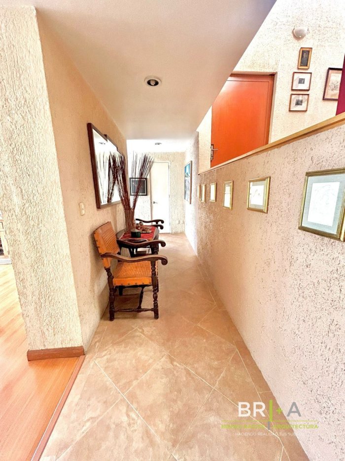Casa En Venta En Calle Con Jardin Y  Vigilancia En Bosques De La Herradura