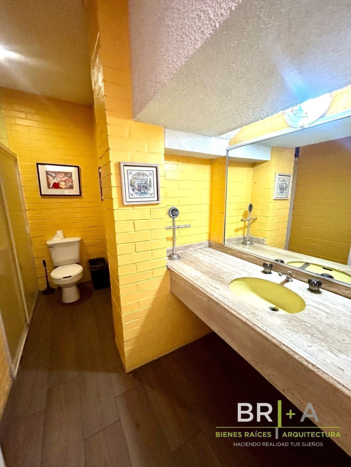 Casa En Venta En Calle Con Jardin Y  Vigilancia En Bosques De La Herradura