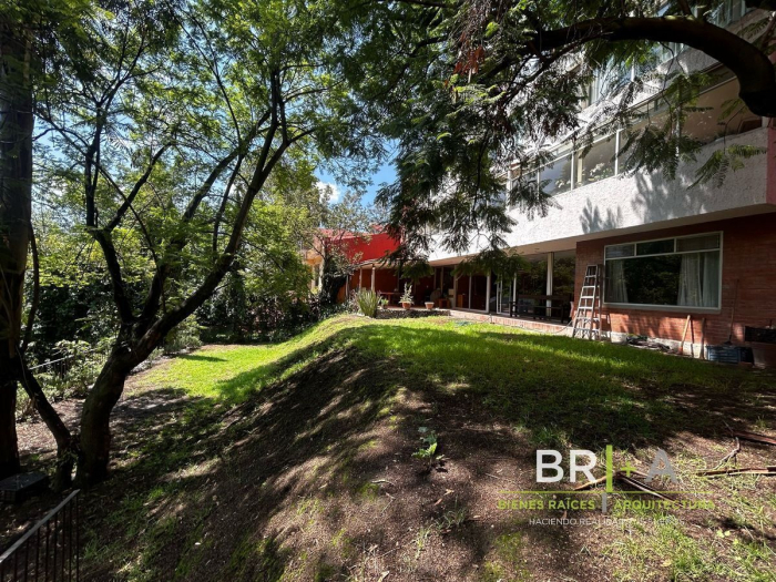 Casa En Venta En Calle Con Jardin Y  Vigilancia En Bosques De La Herradura