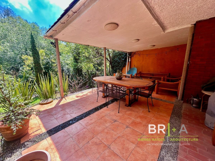 Casa En Venta En Calle Con Jardin Y  Vigilancia En Bosques De La Herradura