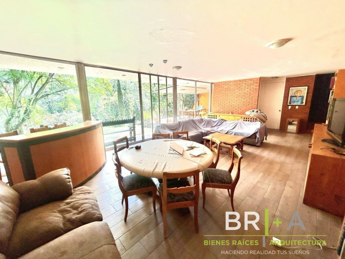 Casa En Venta En Calle Con Jardin Y  Vigilancia En Bosques De La Herradura