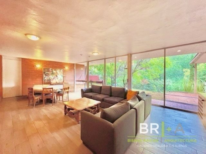 Casa En Venta En Calle Con Jardin Y  Vigilancia En Bosques De La Herradura
