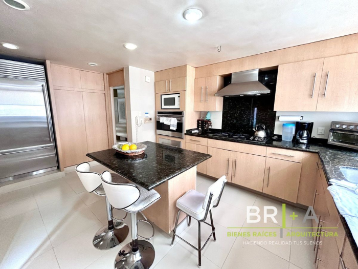 Casa Con Gran Jardín En Venta Bosques De Las Lomas