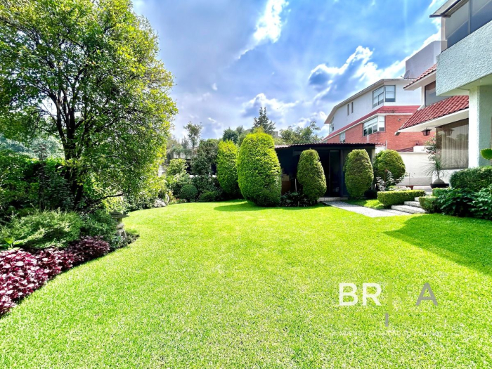 Casa Con Gran Jardín En Venta Bosques De Las Lomas