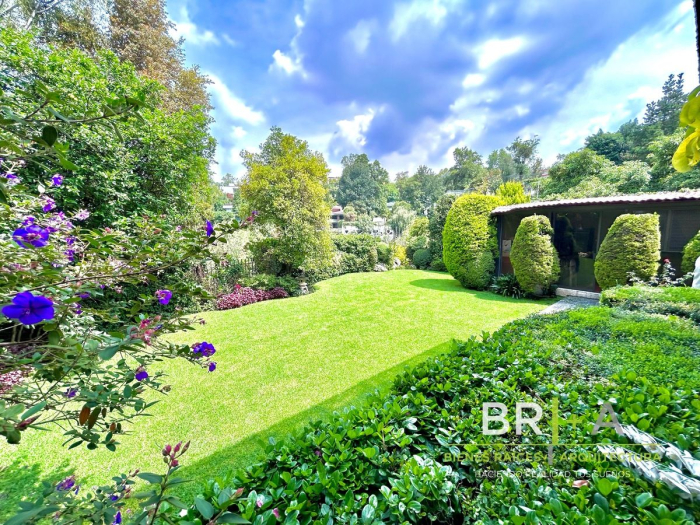 Casa Con Gran Jardín En Venta Bosques De Las Lomas
