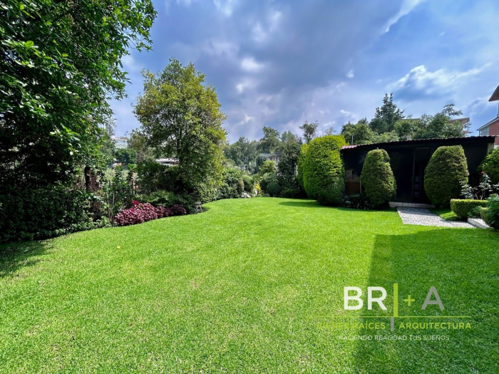 Casa Con Gran Jardín En Venta Bosques De Las Lomas