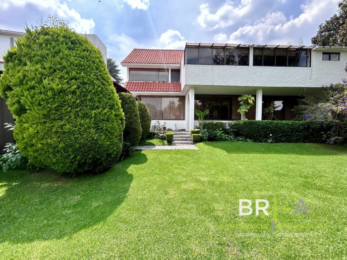 Casa Con Gran Jardín En Venta Bosques De Las Lomas