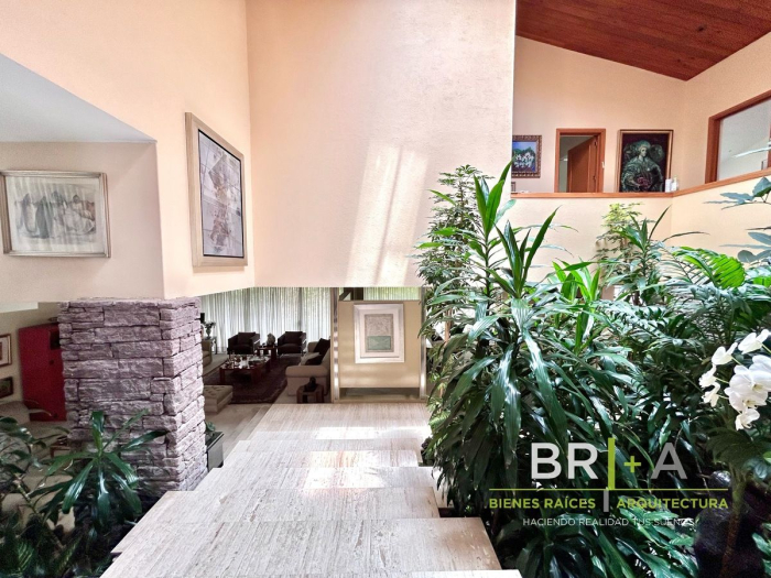 Casa Con Gran Jardín En Venta Bosques De Las Lomas