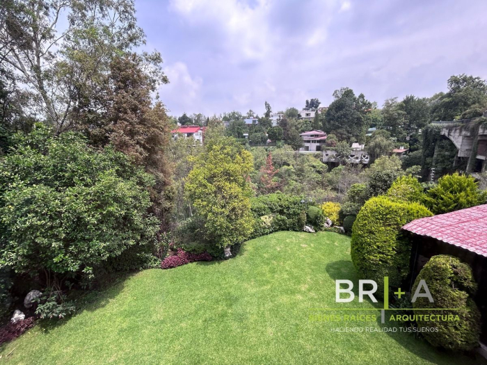 Casa Con Gran Jardín En Venta Bosques De Las Lomas