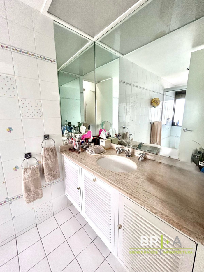 Casa Con Gran Jardín En Venta Bosques De Las Lomas