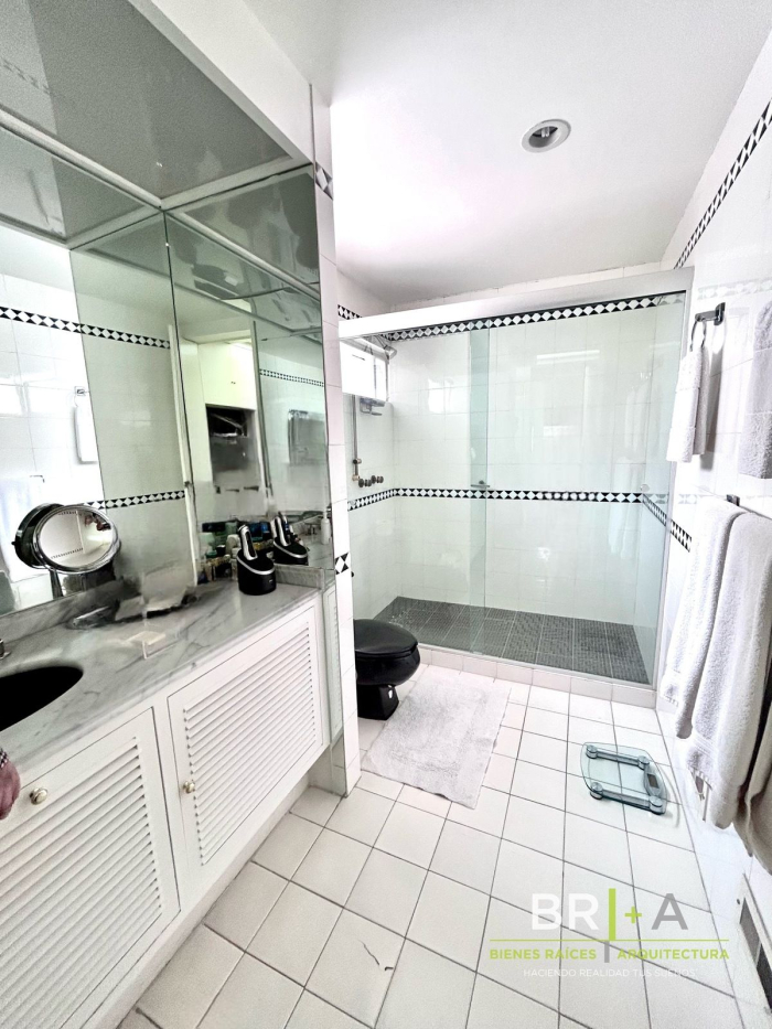 Casa Con Gran Jardín En Venta Bosques De Las Lomas